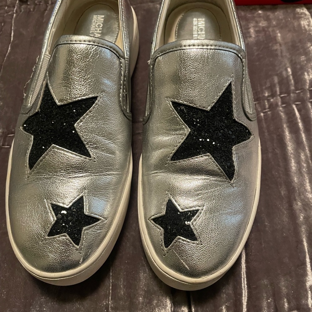 Michael Kors flats & loafers color silver and black size 7 1/2